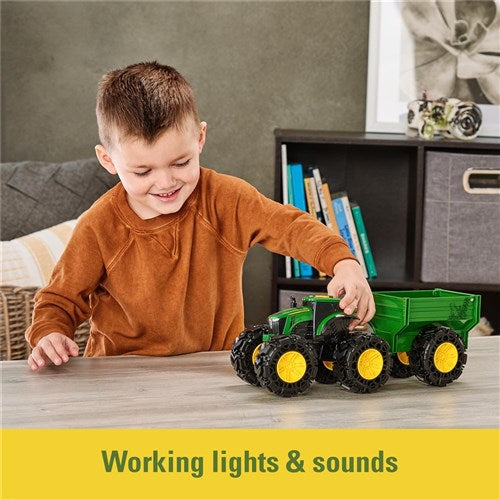 JOHN DEERE MONSTER TREADS 20CM LIGHT AND SOUND WITH TRACTOR WITH WAGON