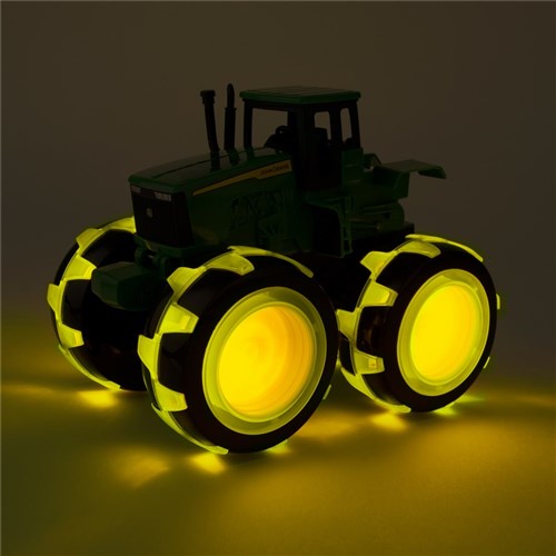 JOHN DEERE MONSTER TREADS LIGHT WHEELS 4WD TRACTOR