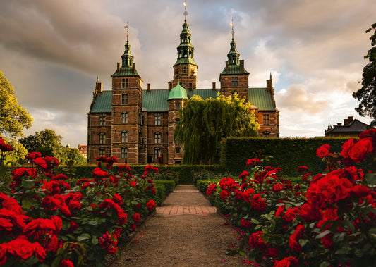 RAVENSBURGER ROSENBORG CASTLE 1000 PIECE PUZZLE